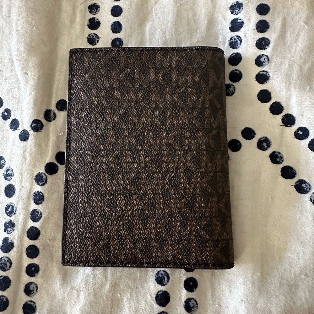 Brand New! Michael Kors Dark Brown Monogram Travel Wallet and Passport Holder - Picture 3 of 3